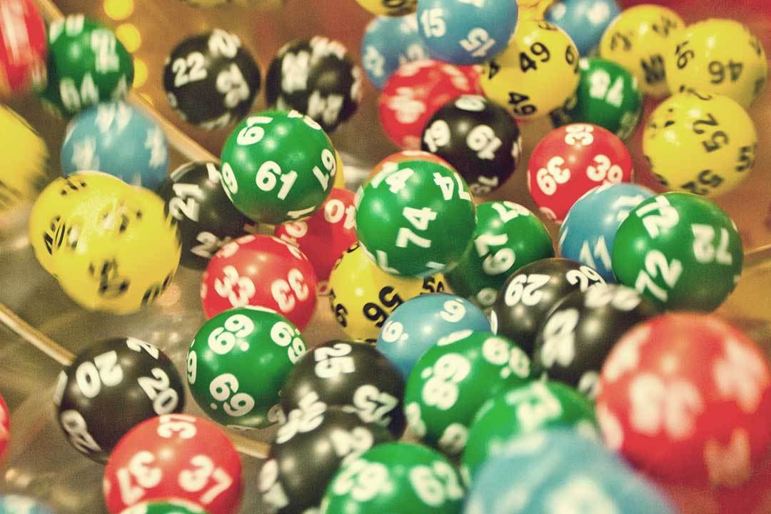 bolas numeradas que são utilizadas em jogos de apostas, como nas maiores loterias do mundo, por exemplo