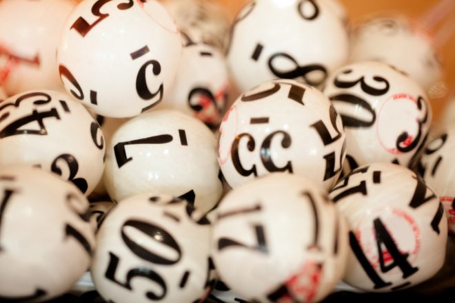 Bolas numéricas usadas em loterias. 6 números da sorte na Mega-Sena