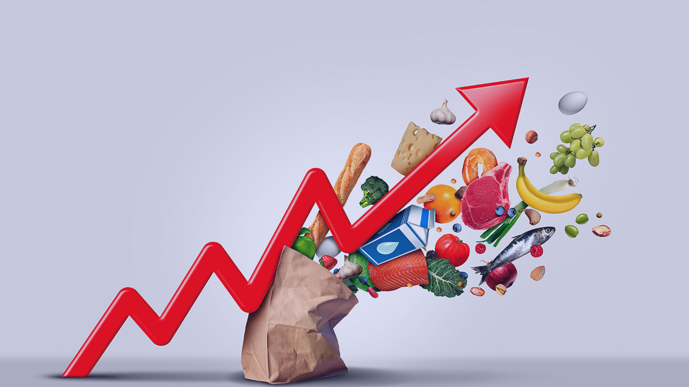 O aumento do preço dos alimentos do supermercado como um conceito de inflação representado por uma seta de gráfico de finanças.